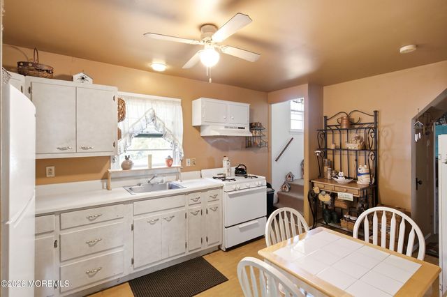 14 Sunset Avenue, Toms River, NJ 08755