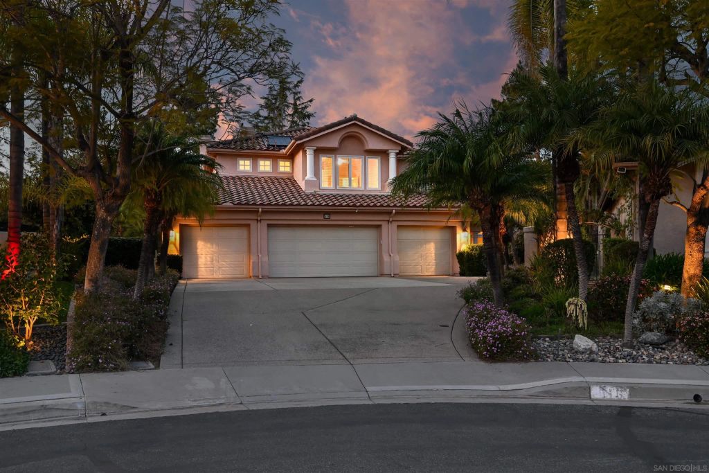 516 Camino Bailen, Escondido, CA 92029
