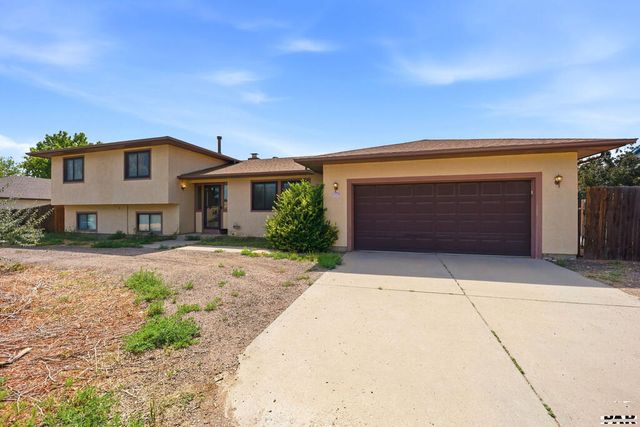 173 S Golfwood Dr E, Pueblo West, CO 81007