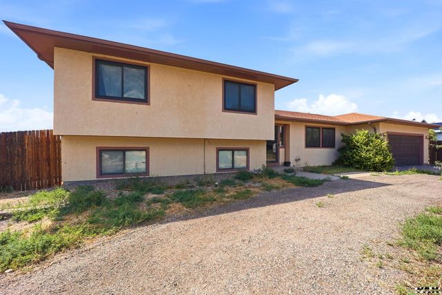 173 S Golfwood Dr E, Pueblo West, CO 81007