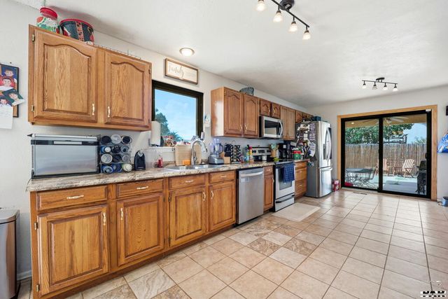 173 S Golfwood Dr E, Pueblo West, CO 81007