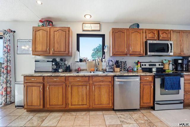 173 S Golfwood Dr E, Pueblo West, CO 81007
