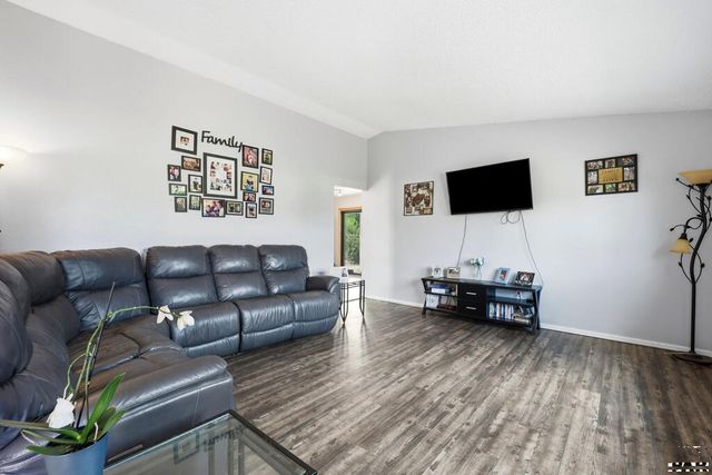 173 S Golfwood Dr E, Pueblo West, CO 81007