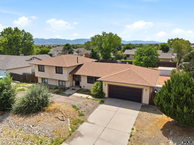 173 S Golfwood Dr E, Pueblo West, CO 81007