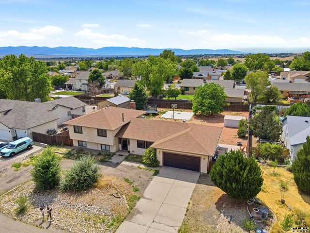 173 S Golfwood Dr E, Pueblo West, CO 81007