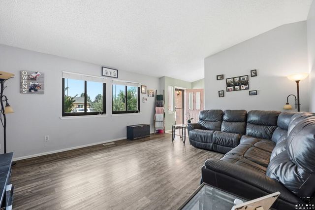 173 S Golfwood Dr E, Pueblo West, CO 81007