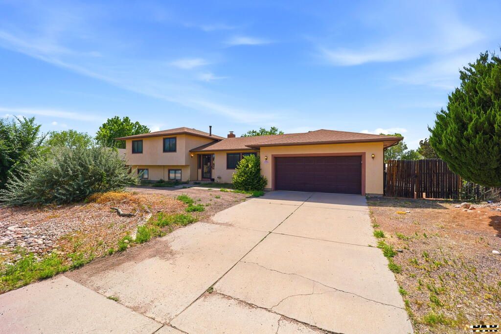 173 S Golfwood Dr E, Pueblo West, CO 81007