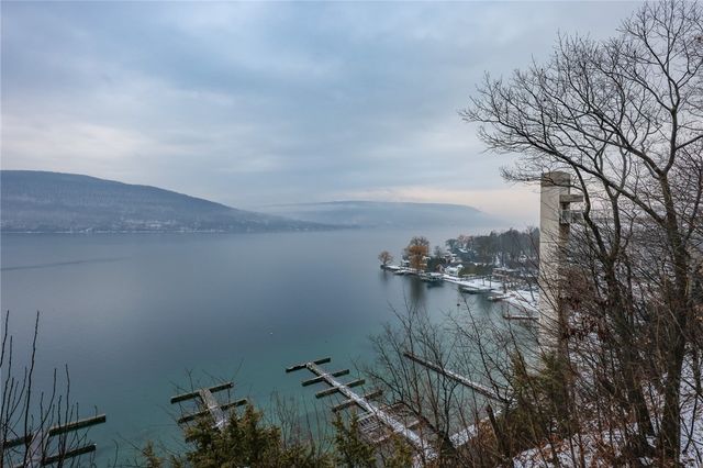 16 Cliffside Drive, South Bristol, NY 14424