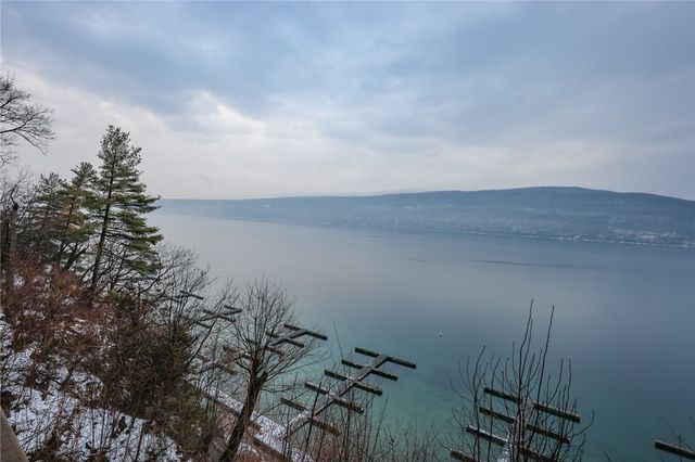 16 Cliffside Drive, South Bristol, NY 14424