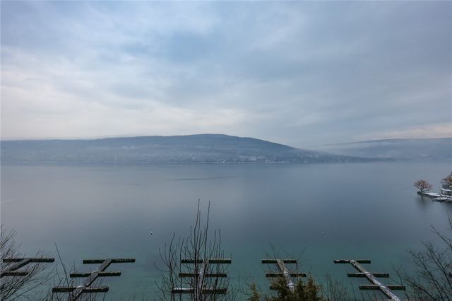 16 Cliffside Drive, South Bristol, NY 14424