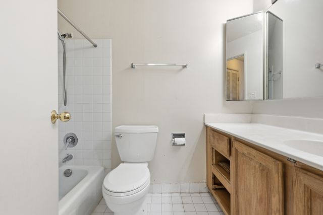 1216 S New Wilke Road 307, Arlington Heights, IL 60005
