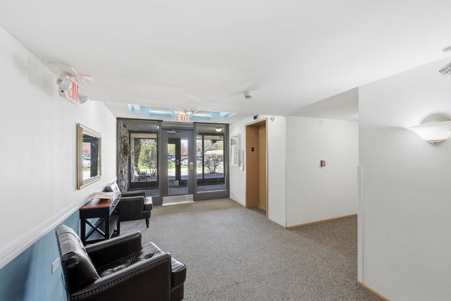 1216 S New Wilke Road 307, Arlington Heights, IL 60005