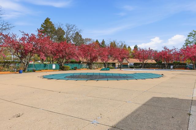 1216 S New Wilke Road 307, Arlington Heights, IL 60005