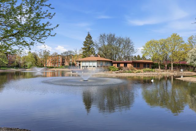 1216 S New Wilke Road 307, Arlington Heights, IL 60005