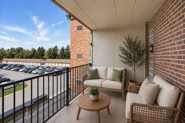 1216 S New Wilke Road 307, Arlington Heights, IL 60005