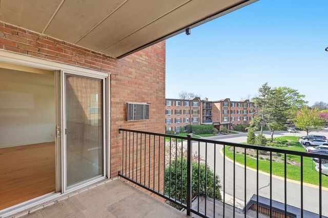 1216 S New Wilke Road 307, Arlington Heights, IL 60005