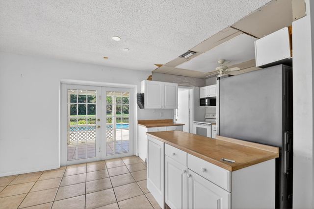 1006 SW 28th Avenue, Boynton Beach, FL 33426