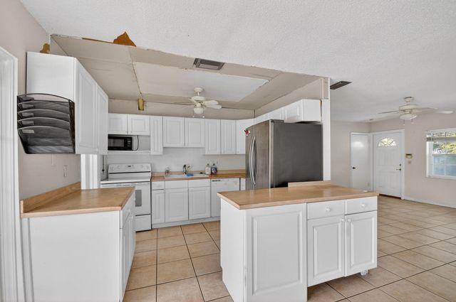 1006 SW 28th Avenue, Boynton Beach, FL 33426