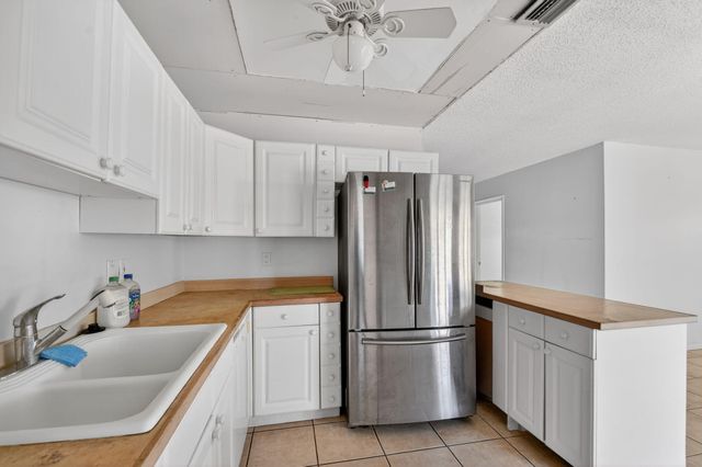 1006 SW 28th Avenue, Boynton Beach, FL 33426