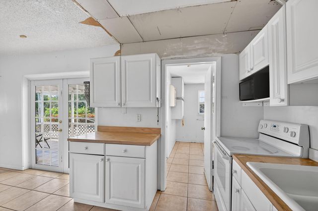 1006 SW 28th Avenue, Boynton Beach, FL 33426