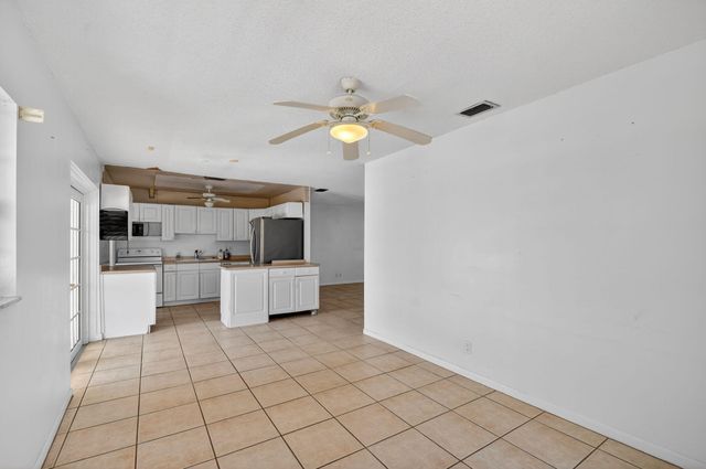 1006 SW 28th Avenue, Boynton Beach, FL 33426