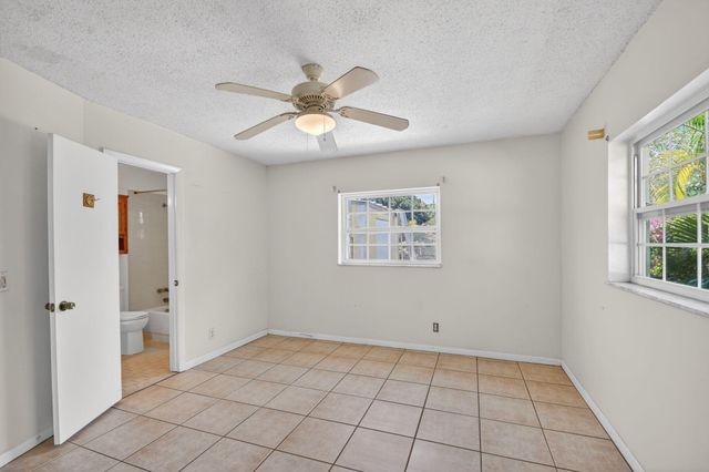 1006 SW 28th Avenue, Boynton Beach, FL 33426