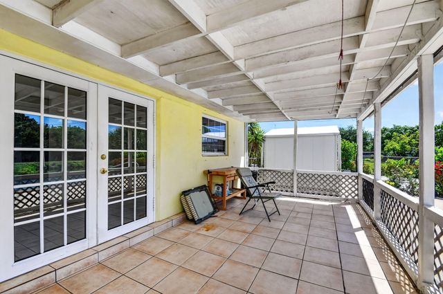 1006 SW 28th Avenue, Boynton Beach, FL 33426