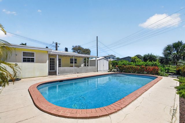 1006 SW 28th Avenue, Boynton Beach, FL 33426