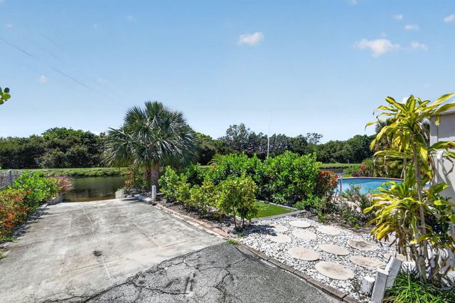 1006 SW 28th Avenue, Boynton Beach, FL 33426