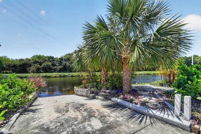 1006 SW 28th Avenue, Boynton Beach, FL 33426