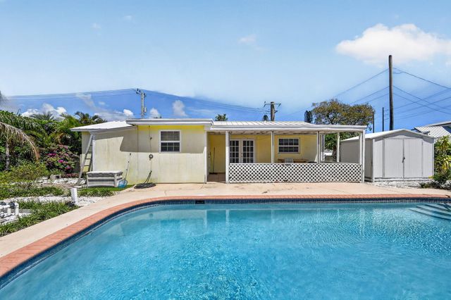 1006 SW 28th Avenue, Boynton Beach, FL 33426