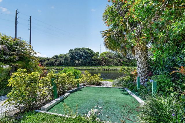 1006 SW 28th Avenue, Boynton Beach, FL 33426