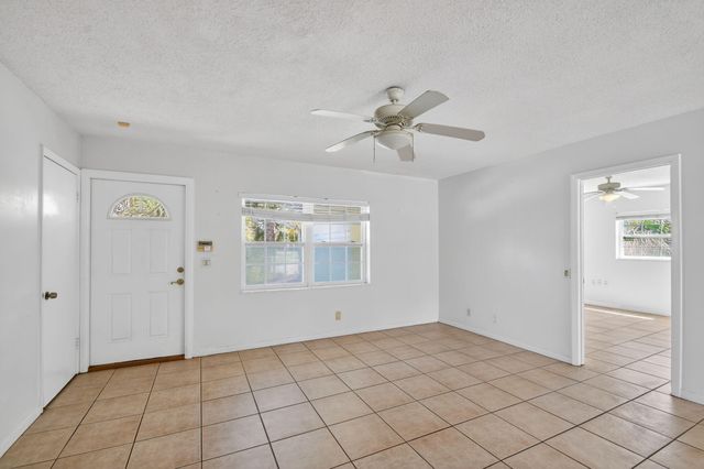1006 SW 28th Avenue, Boynton Beach, FL 33426