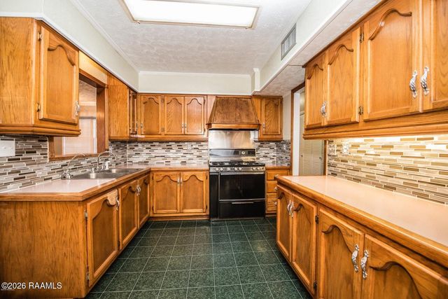 301 American Legion Drive, Crowley, LA 70526