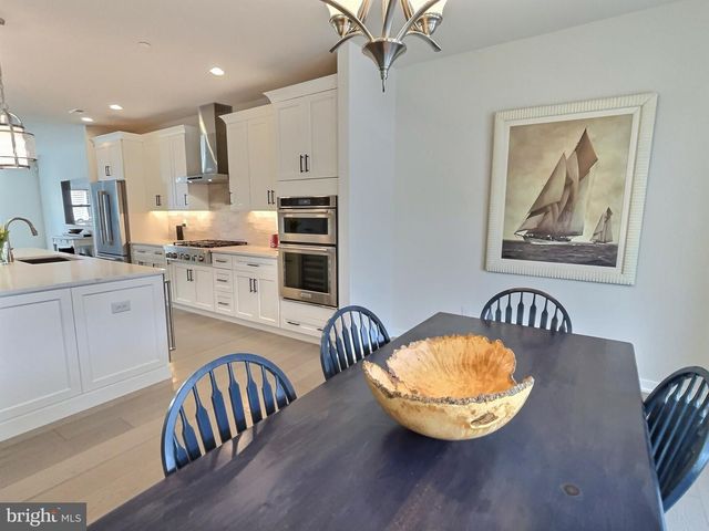 2030 JULIA DR, Conshohocken, PA 19428