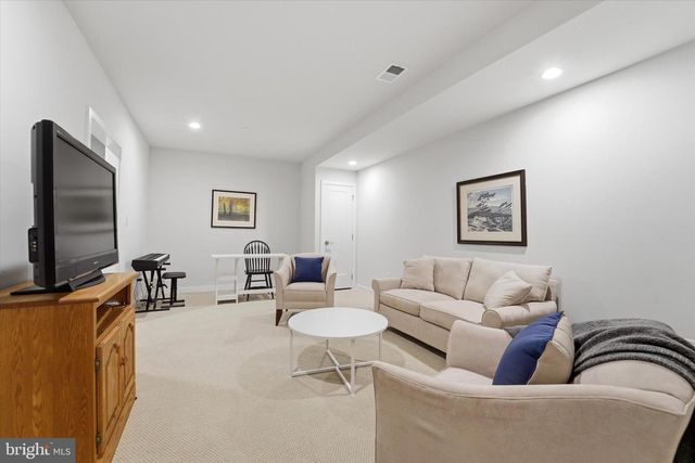 2030 JULIA DR, Conshohocken, PA 19428
