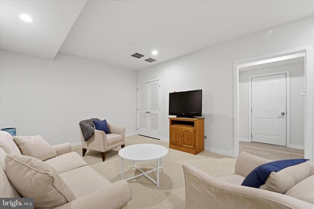2030 JULIA DR, Conshohocken, PA 19428