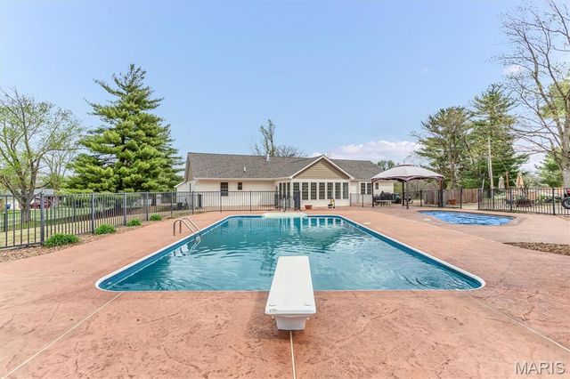 21 Oak Knoll Drive, St Charles, MO 63304