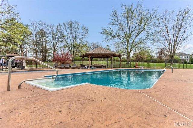 21 Oak Knoll Drive, St Charles, MO 63304