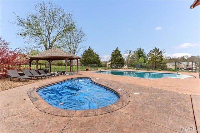 21 Oak Knoll Drive, St Charles, MO 63304