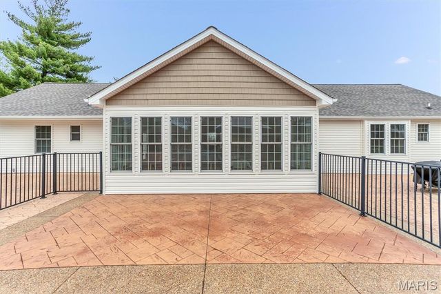21 Oak Knoll Drive, St Charles, MO 63304