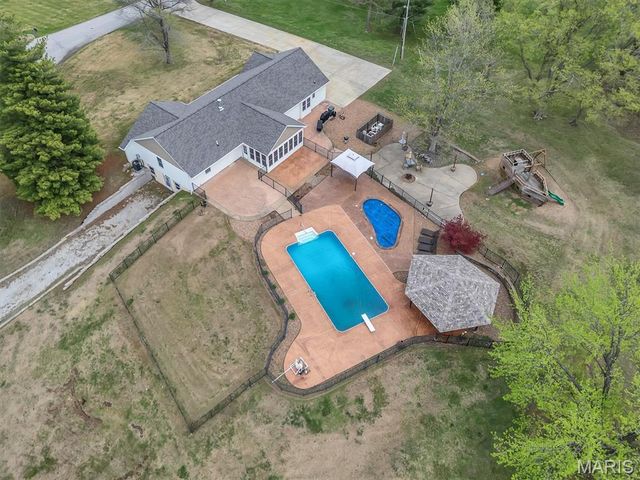 21 Oak Knoll Drive, St Charles, MO 63304