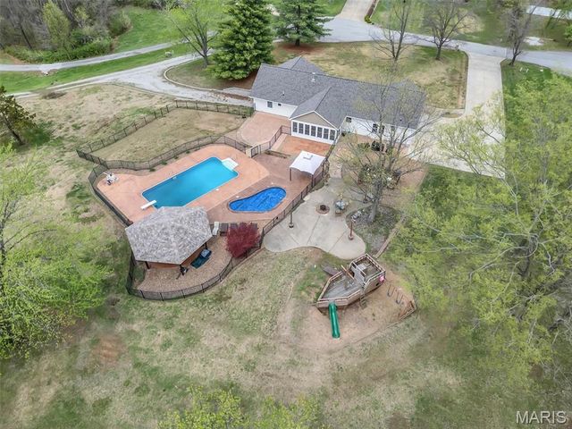 21 Oak Knoll Drive, St Charles, MO 63304