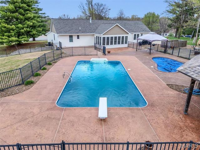 21 Oak Knoll Drive, St Charles, MO 63304
