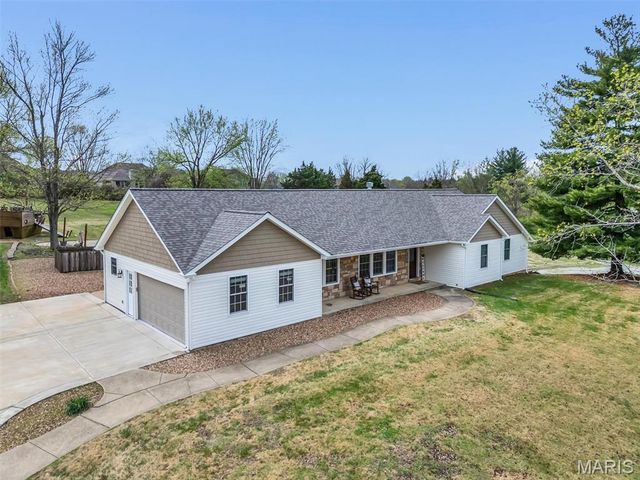 21 Oak Knoll Drive, St Charles, MO 63304