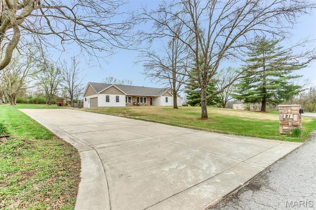 21 Oak Knoll Drive, St Charles, MO 63304
