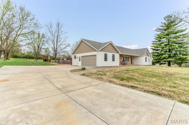 21 Oak Knoll Drive, St Charles, MO 63304