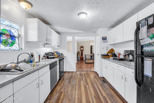 644 Woodpecker Parkway, Rocky Point, NC 28457