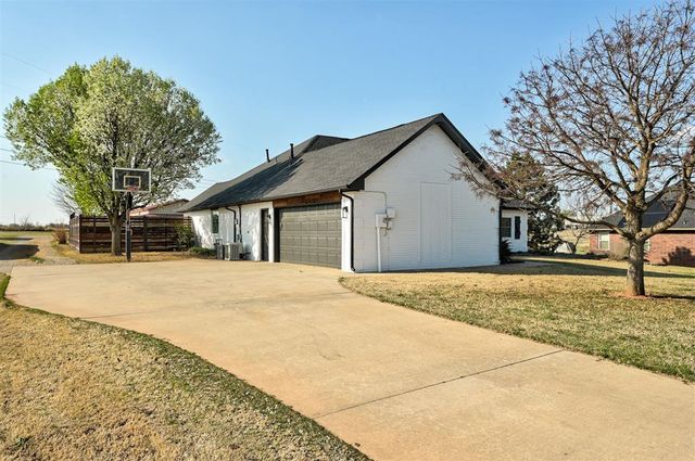 6922 Springer Run, Edmond, OK 73012
