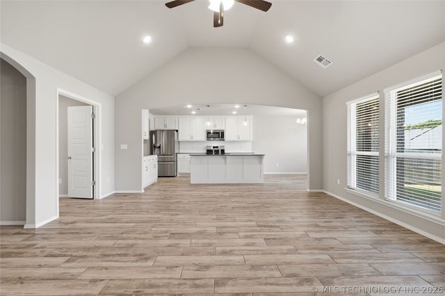 3706 S 13th Place, Broken Arrow, OK 74011